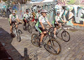 Ciclistas se reúnem na Vila Madalena
