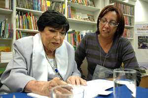 Inezita Barroso lança|livro em Perdizes