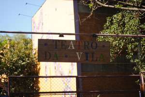 Teatro da Vila|completa quatro anos