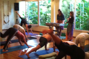 Aula de Yoga com música acontece em Pinheiros