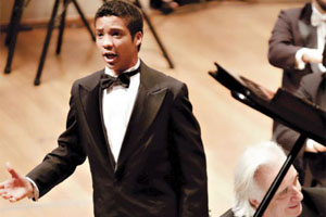 Teatro Bradesco recebe show de jovem tenor
