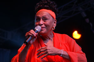 Omara Portuondo canta no Teatro Bradesco