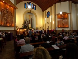 Natal Comunitário reúne famílias em praça e igrejas