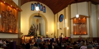 Natal Comunitário reúne famílias em praça e igrejas