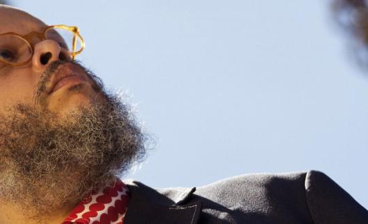 Ed Motta lança o álbum “Perpetual Gateways” no Sesc Pinheiros