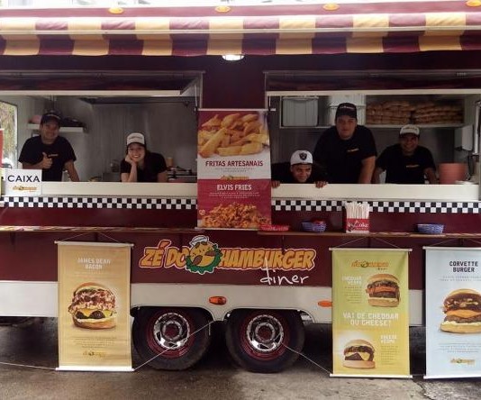 Tradicional hamburgueria do bairro investe em food trailer