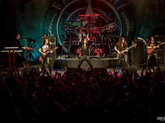 Edu Falaschi apresenta seu projeto solo no Carioca Club