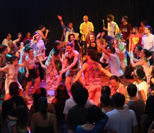 Curso de dança inédito para maiores de 60 anos no Brincante