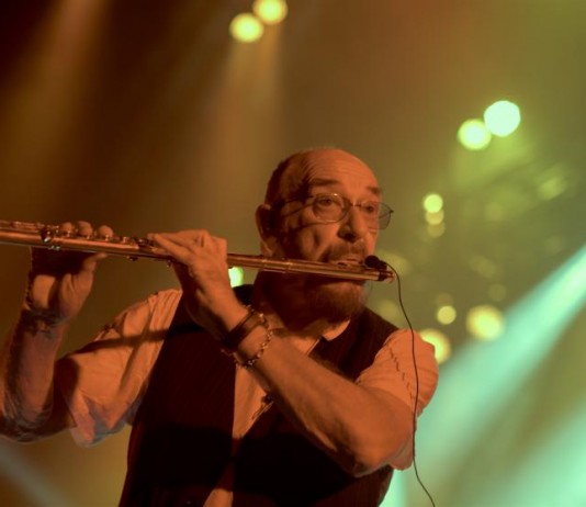Ian Anderson, a voz do Jethro Tull, se  apresenta no Teatro Bradesco