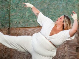 Peça no Cacilda Becker aborda a experiência de emagrecer