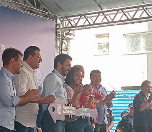 Prefeito entrega 297 apartamentos no Jardim Humaitá