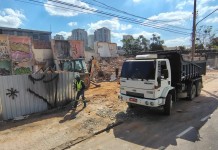 Terrenos com entulho de obras da Ponte Pirituba-Lapa estão protegidos, mas demolições continuam