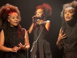 Cássia Damasceno apresenta monólogo Três Luzes no Sesc Pompeia Cássia Damasceno apresenta monólogo Três Luzes no Sesc Pompeia