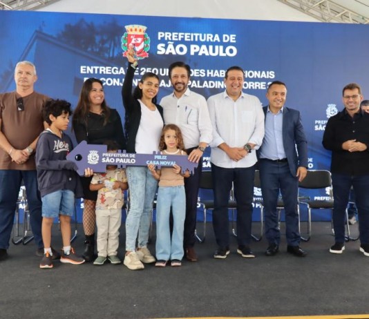Prefeito entrega mais 250 moradias no Conjunto Major Paladino