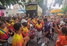 PRÉ-CARNAVAL: Chuva não atrapalha desfile de blocos da região