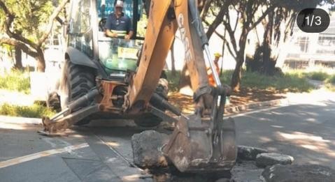 Obras interditam Rua Laurindo de Brito, no Alto da Lapa