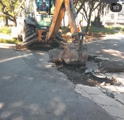 Obras interditam Rua Laurindo de Brito, no Alto da Lapa