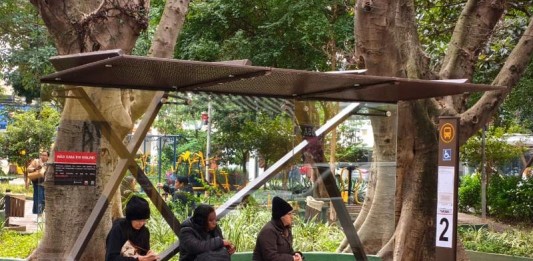 Cidade ganha pontos de ônibus com nova estrutura de abrigo