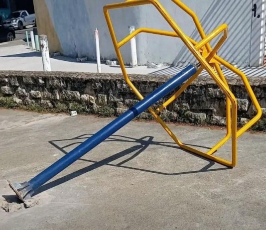 Playground da Praça São Crispim é alvo de vandalismo constante