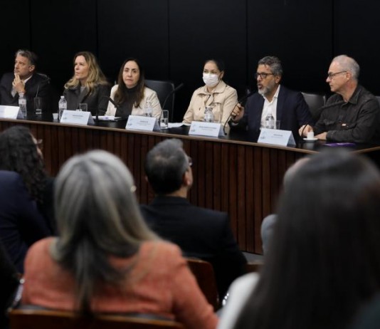 Representantes de residenciais de idosos e de associações da City Lapa participam de seminário